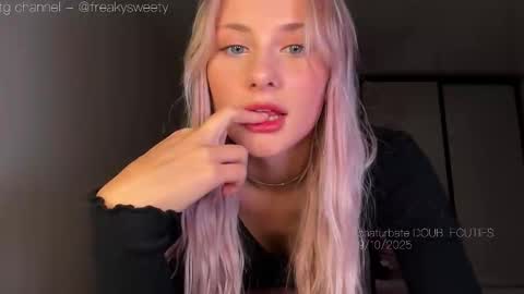 Snapshot of doublecuties chatting on 10.09.25 Lana Eva dont forget to give us a thumb up online show from 10.09.25