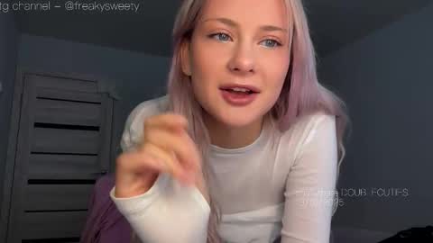 Snapshot of doublecuties chatting on 10.13.25 Lana Eva dont forget to give us a thumb up online show from 10.13.25