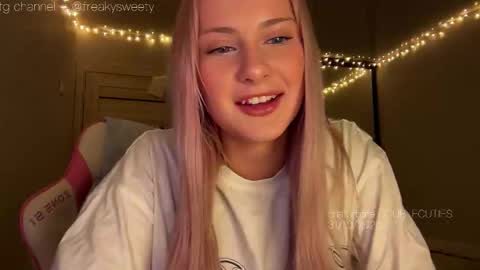 Snapshot of doublecuties chatting on 10.31.25 Lana Eva dont forget to give us a thumb up online show from 10.31.25