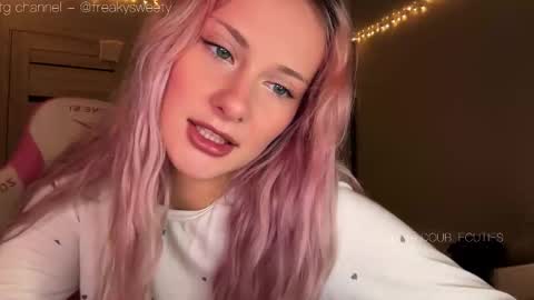 Snapshot of doublecuties chatting on 11.03.25 Lana Eva dont forget to give us a thumb up online show from 11.03.25