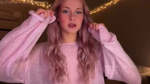 Snapshot of doublecuties chatting on 11.04.25 Lana Eva dont forget to give us a thumb up online show from 11.04.25