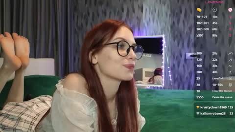 Snapshot of doughyworrying chatting on 12.19.25 doughyworrying online show from 12.19.25