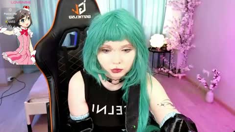 Snapshot of draculaura_ chatting on 05.17.26 Draculaura online show from 05.17.26