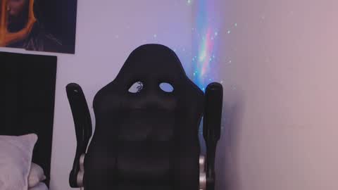 Snapshot of drake_cole11 chatting on 12.02.24 drake_cole11 online show from 12.02.24