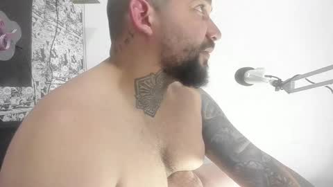 drake whitee Independent Model online show from 12.05.25