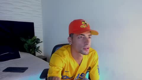 Snapshot of drakeneumann chatting on 02.27.25 Drake Neuman online show from 02.27.25