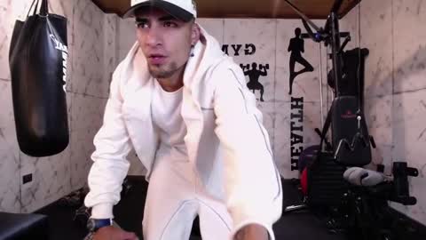 Snapshot of drakeneumann chatting on 09.09.25 Drake Neuman online show from 09.09.25