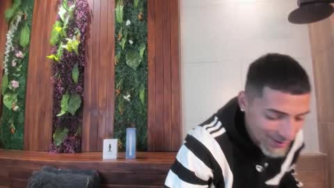 Snapshot of drakeneumann chatting on 09.26.25 Drake Neuman online show from 09.26.25
