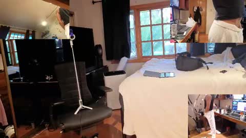 Snapshot of drakeoc chatting on 03.08.25 drakeoc online show from 03.08.25