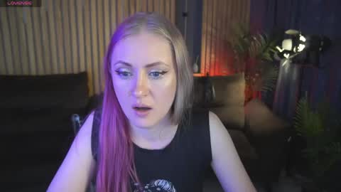 Snapshot of dramaquenn chatting on 05.30.26 Lina online show from 05.30.26