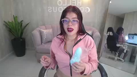 Snapshot of draviana_a chatting on 09.19.25 Draviana online show from 09.19.25