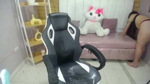 Snapshot of draviana_a chatting on 10.05.25 Draviana online show from 10.05.25