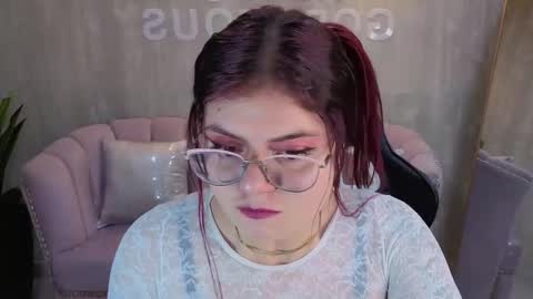 Snapshot of draviana_a chatting on 10.17.25 Draviana online show from 10.17.25