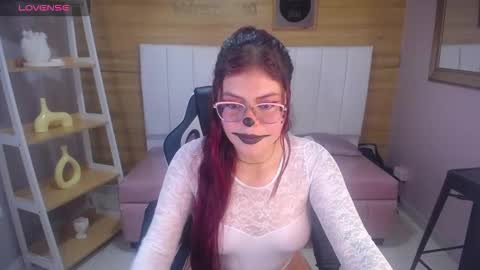 Snapshot of draviana_a chatting on 10.18.25 Draviana online show from 10.18.25