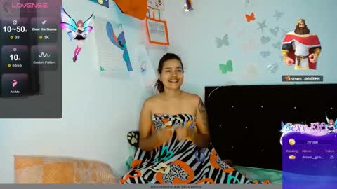 Snapshot of dream__girls69944 chatting on 12.20.24 sharon online show from 12.20.24