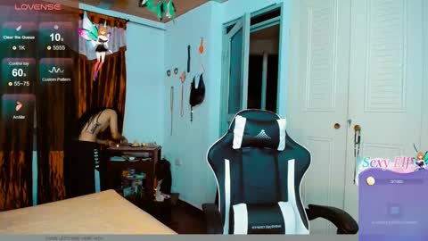 Snapshot of dream__girls69944 chatting on 01.20.25 sharon online show from 01.20.25