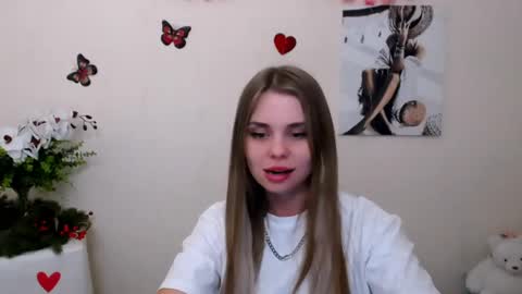 Snapshot of dream_mari chatting on 05.12.26 Mari online show from 05.12.26
