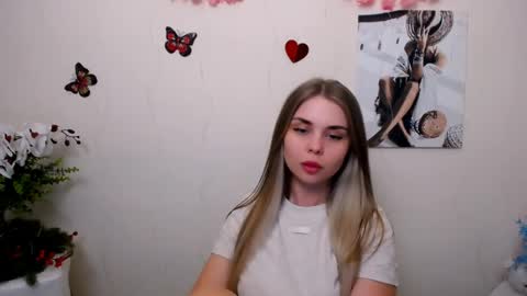 Snapshot of dream_mari chatting on 05.23.26 Mari online show from 05.23.26