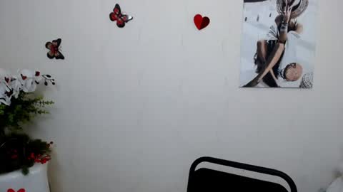 Snapshot of dream_mari chatting on 07.29.26 Mari online show from 07.29.26