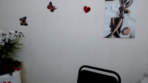 Snapshot of dream_mari chatting on 07.30.26 Mari online show from 07.30.26
