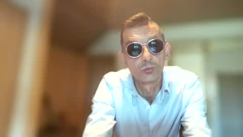 Snapshot of dreambob chatting on 06.15.26 Dreambob online show from 06.15.26