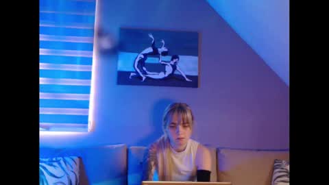 A girl online show from 01.17.25