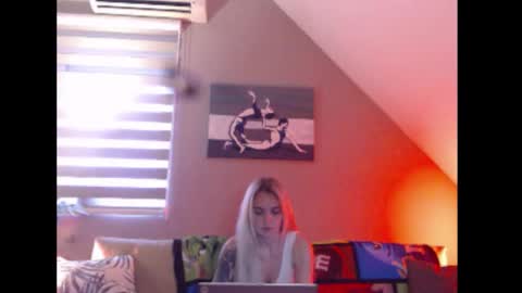 A girl online show from 11.27.25