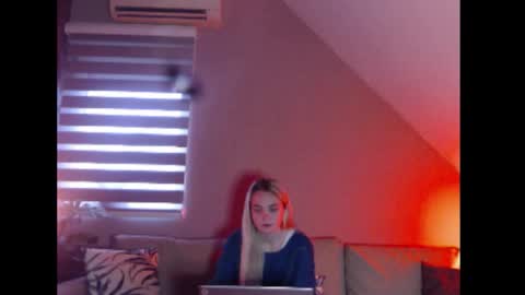 A girl online show from 12.15.25