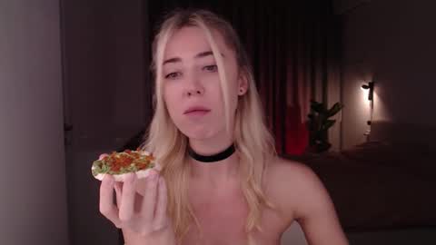 Snapshot of dreamcutiel123 chatting on 12.24.24 Liza online show from 12.24.24