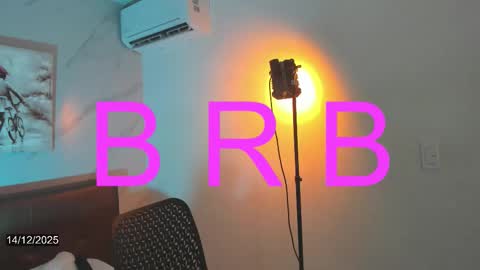 Snapshot of dreams_chloe chatting on 12.14.25 dreams_chloe online show from 12.14.25