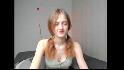 Snapshot of dreamy_pollyyy chatting on 03.24.26 dreamy_pollyyy online show from 03.24.26