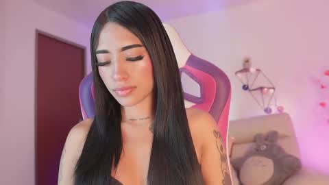 Snapshot of driana_hoffman chatting on 11.25.25 DRIANA online show from 11.25.25