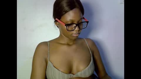 Snapshot of drippingpussy__ chatting on 10.15.25 drippingpussy__ online show from 10.15.25