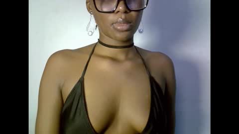 Snapshot of drippingpussy__ chatting on 10.21.25 drippingpussy__ online show from 10.21.25