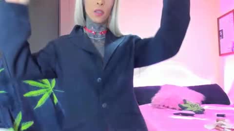 Snapshot of drippyorlove chatting on 02.16.25 drippyorlove online show from 02.16.25