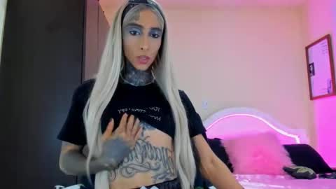 Snapshot of drippyorlove chatting on 02.18.25 drippyorlove online show from 02.18.25