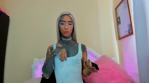 Snapshot of drippyorlove chatting on 02.20.25 drippyorlove online show from 02.20.25