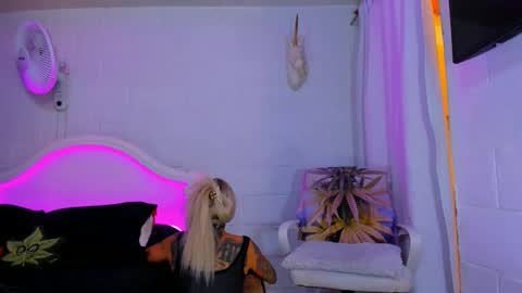 Snapshot of drippyorlove chatting on 09.24.25 drippyorlove online show from 09.24.25