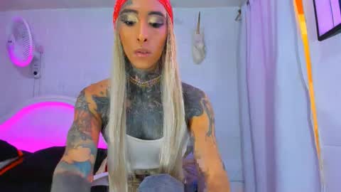 Snapshot of drippyorlove chatting on 10.19.25 drippyorlove online show from 10.19.25