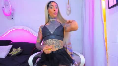 Snapshot of drippyorlove chatting on 10.22.25 drippyorlove online show from 10.22.25