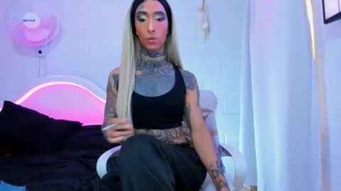 Snapshot of drippyorlove chatting on 11.10.25 drippyorlove online show from 11.10.25