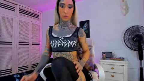 Snapshot of drippyorlove chatting on 12.04.25 drippyorlove online show from 12.04.25