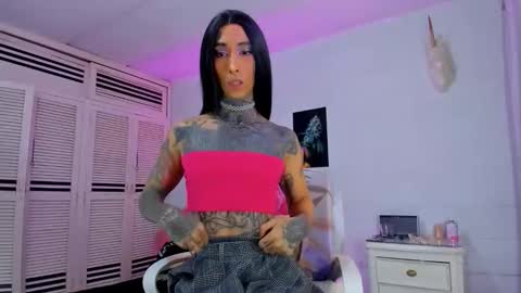 Snapshot of drippyorlove chatting on 12.16.25 drippyorlove online show from 12.16.25