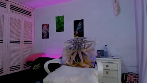 Snapshot of drippyorlove chatting on 12.20.25 drippyorlove online show from 12.20.25