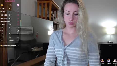 Snapshot of dualipa_unseen chatting on 09.28.25 dualipa_unseen online show from 09.28.25