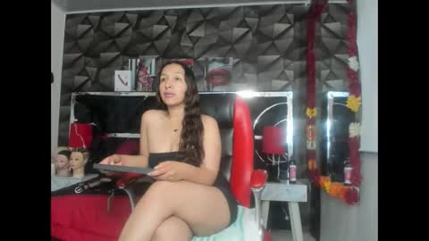 Snapshot of dulce_luna_small chatting on 05.17.26 DULCE online show from 05.17.26