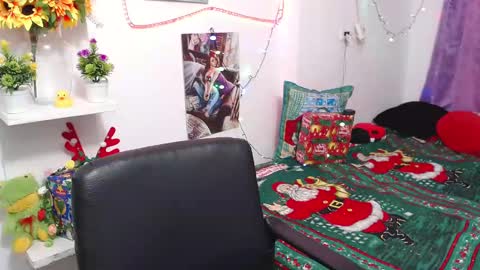 Snapshot of dulce_sami chatting on 12.30.24 Sami online show from 12.30.24