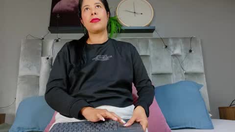 DULCE AURORA online show from 10.29.25