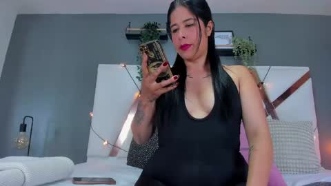 DULCE AURORA online show from 04.25.26