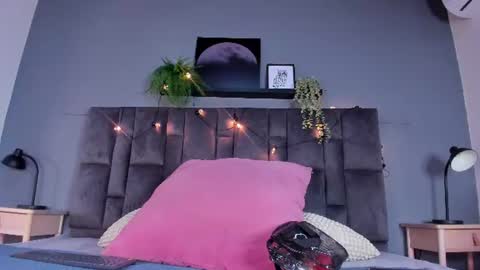 DULCE AURORA online show from 06.11.26